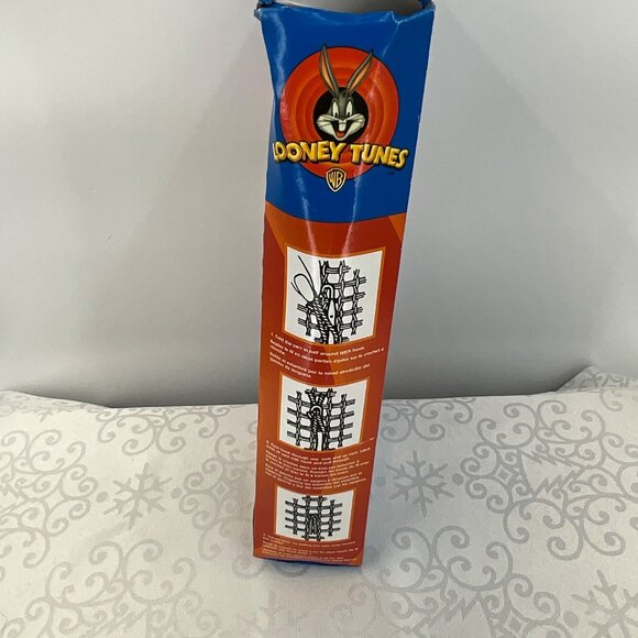 Looney Tunes Marvin The Martian Latch Hook Kit 13" x 13" With Tool Included - Picture 3 of 4